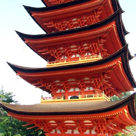 Le sanctuaire Itshukushima et sa magnifique grande porte Torii