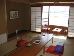 La chambre d’un Ryokan, les tatamis et les futons