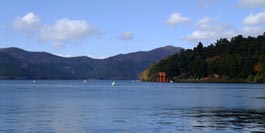 Lac Ashi dans le parc national Fuji-Hakone