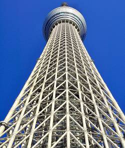 Structure métallique du Skytree de Tokyo
