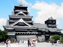 Voici l’un des trois plus beaux châteaux du Japon.